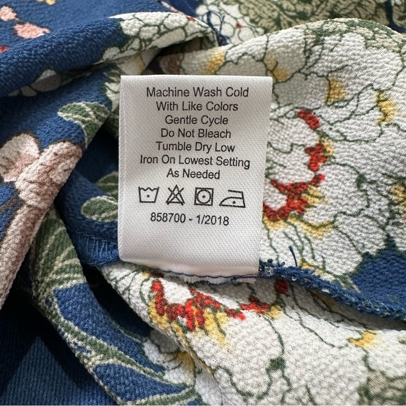 Tempted L Blue V-Neck Floral Print Sleevess Shift Dress - Picture 6 of 6